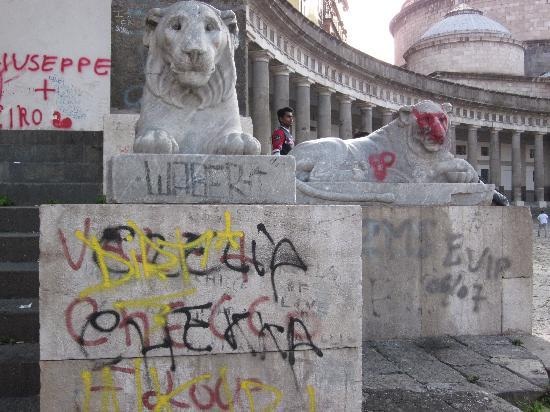 Naples monuments covered in graffiti