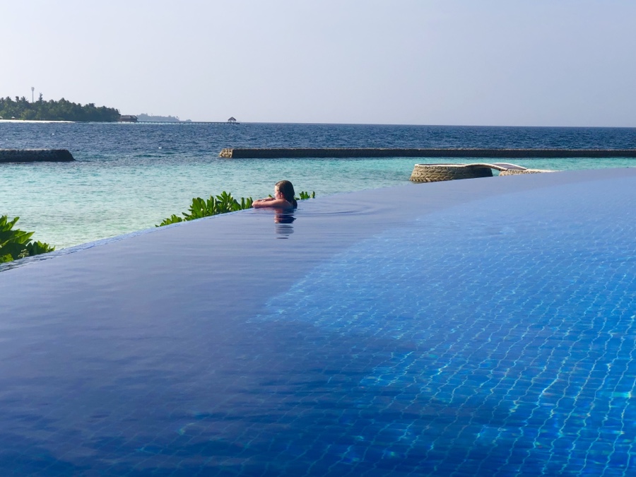 Amaya Kuda Rah infinity pool